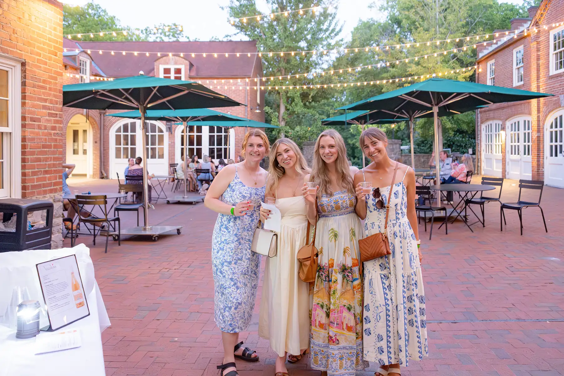 Cocktails_in_the_Courtyard-001