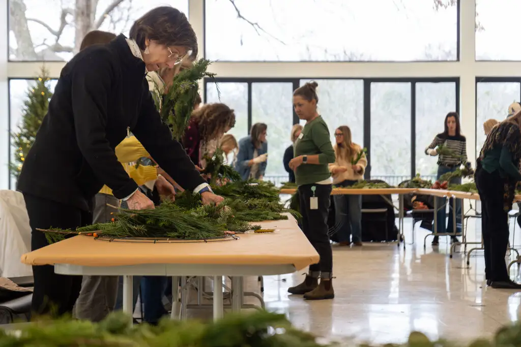 cheekwood-wreath_making-workshop (2)