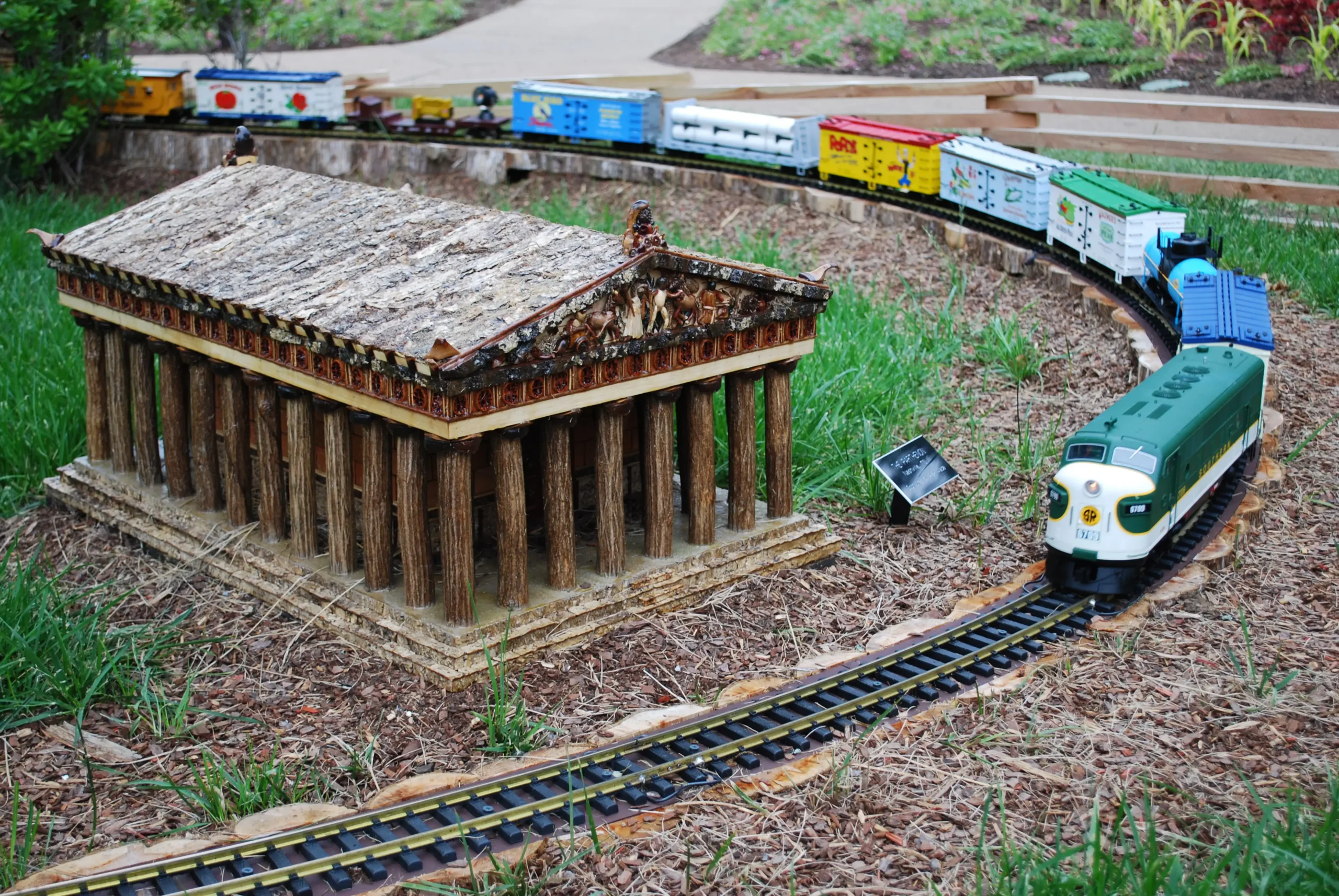 trains_at_cheekwood-001